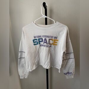 Freeze size large cropped long sleeve top